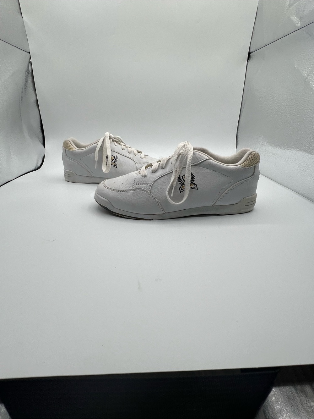 Dexter Women’s Bowling Shoes Size 9 White Lace-Up Athletic Bowling Sneakers
